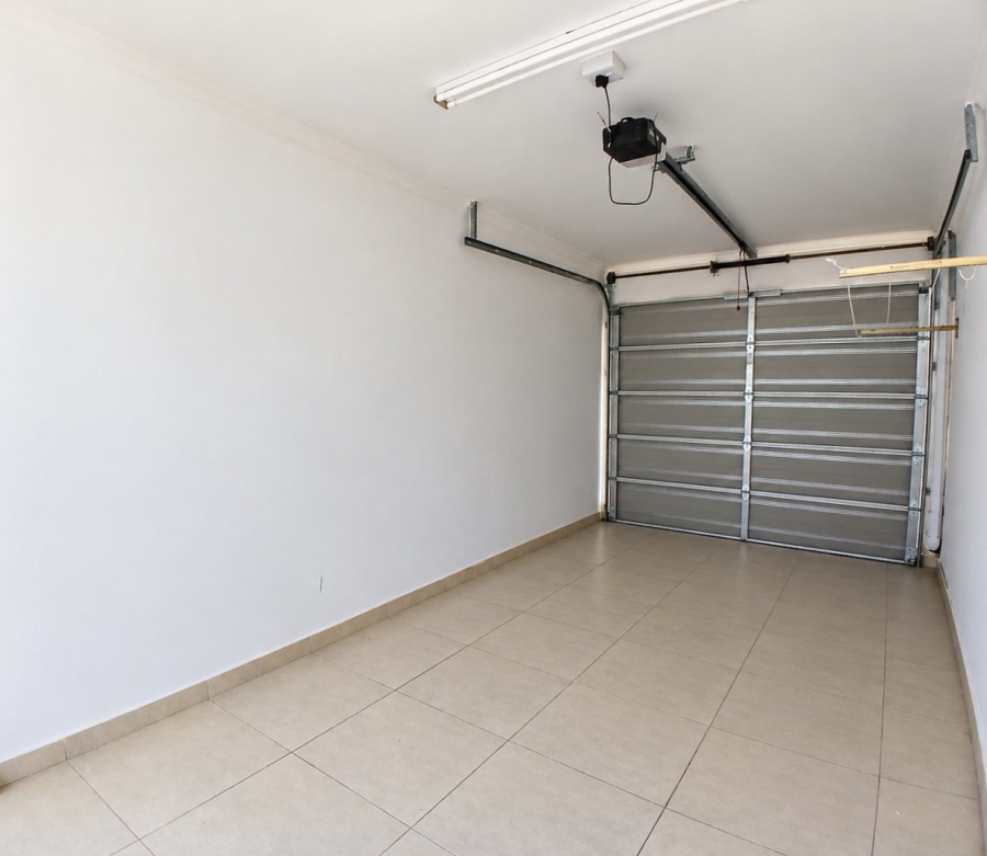 To Let 3 Bedroom Property for Rent in Sandown Western Cape